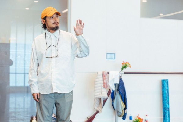 创高网 《百合花》让硝烟里的青春信仰在舞台上闪闪发光