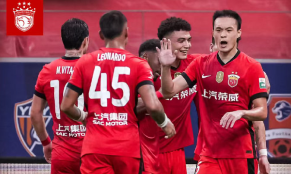 天猫配资 亚冠4轮0胜+1分垫底！中超冠军0-2丢人，国门送大礼，积分榜乱了